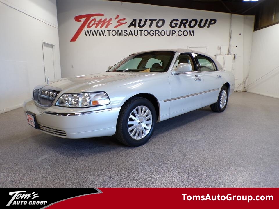 lincoln town car 2004 1LNHM83W34Y604425 image lincoln town car 2004 1LNHM83W34Y604425 image